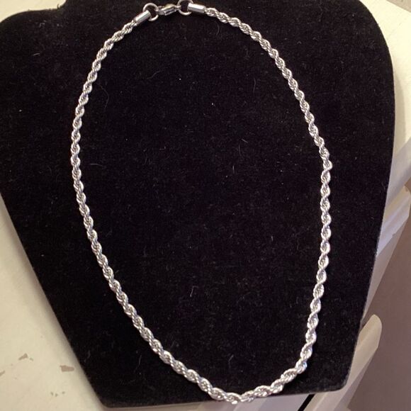 Silvertone Twisted Rope Diamond Cut Necklace 18” - Picture 6 of 7